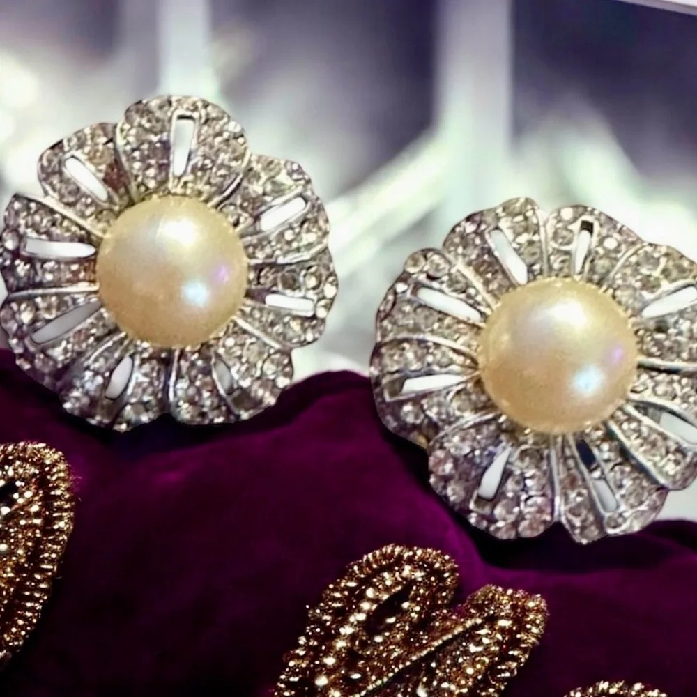 KJL Kenneth Jay Lane Pave Crystal Flower Faux Pearl Earrings Janis Paige Estate - Picture 3 of 6